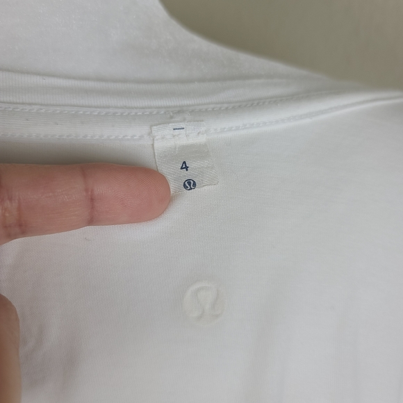 Lululemon high low t-shirt Size 4 white and green cactus short sleeve v-neckline - Picture 11 of 12